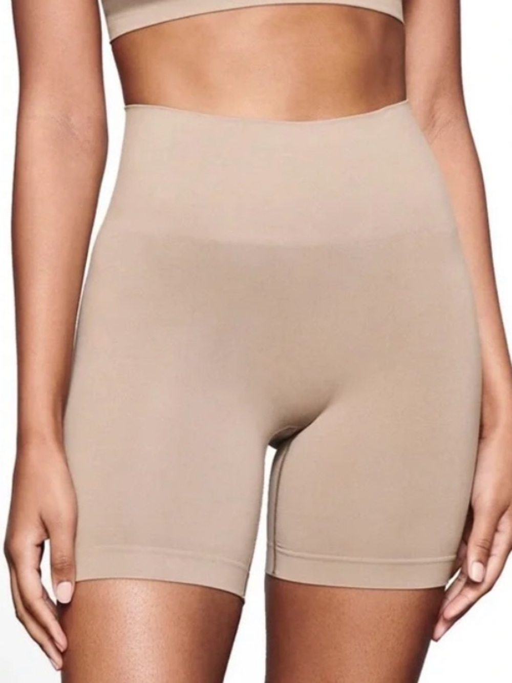 SKIMS SOFT SMOOTHING SEAMLESS SHORT DESERT SMALL